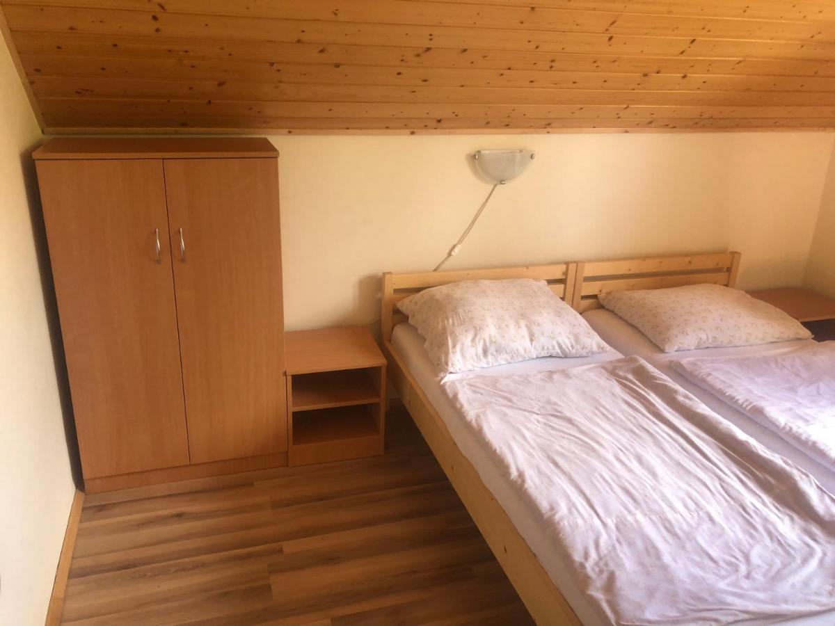 Zalakarosi Égerfa Nyaralóház Földszinti és Emeleti Apartman Exterior foto