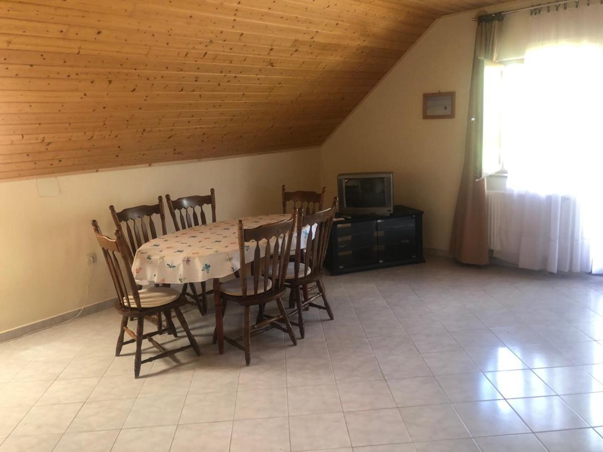 Zalakarosi Égerfa Nyaralóház Földszinti és Emeleti Apartman Exterior foto