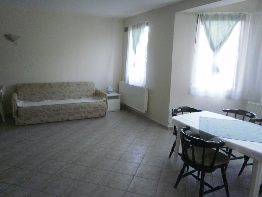 Zalakarosi Égerfa Nyaralóház Földszinti és Emeleti Apartman Quarto foto