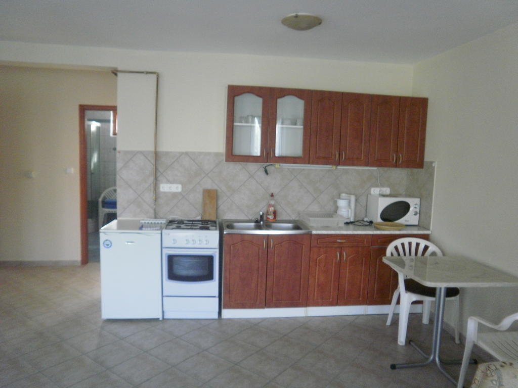Zalakarosi Égerfa Nyaralóház Földszinti és Emeleti Apartman Quarto foto