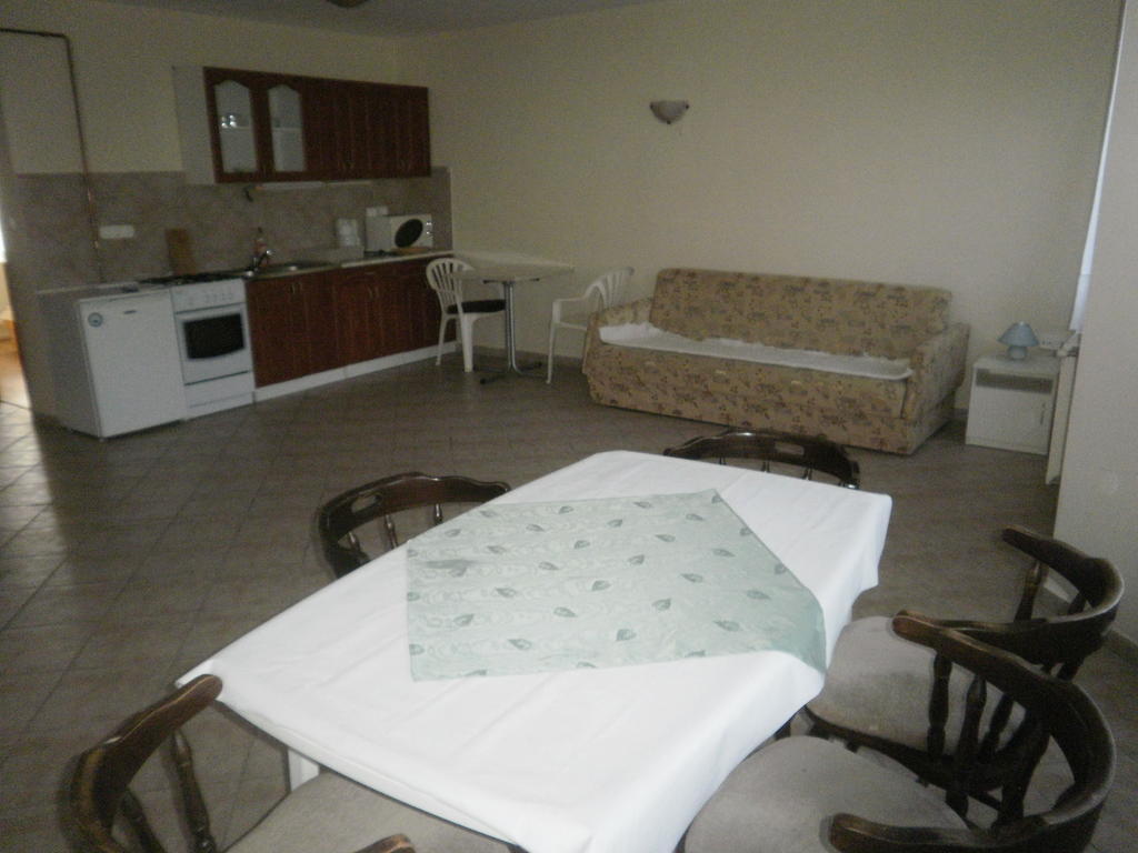 Zalakarosi Égerfa Nyaralóház Földszinti és Emeleti Apartman Quarto foto