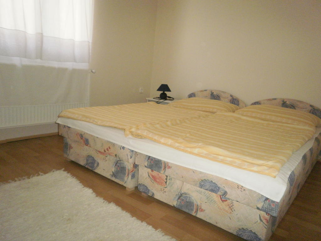 Zalakarosi Égerfa Nyaralóház Földszinti és Emeleti Apartman Quarto foto